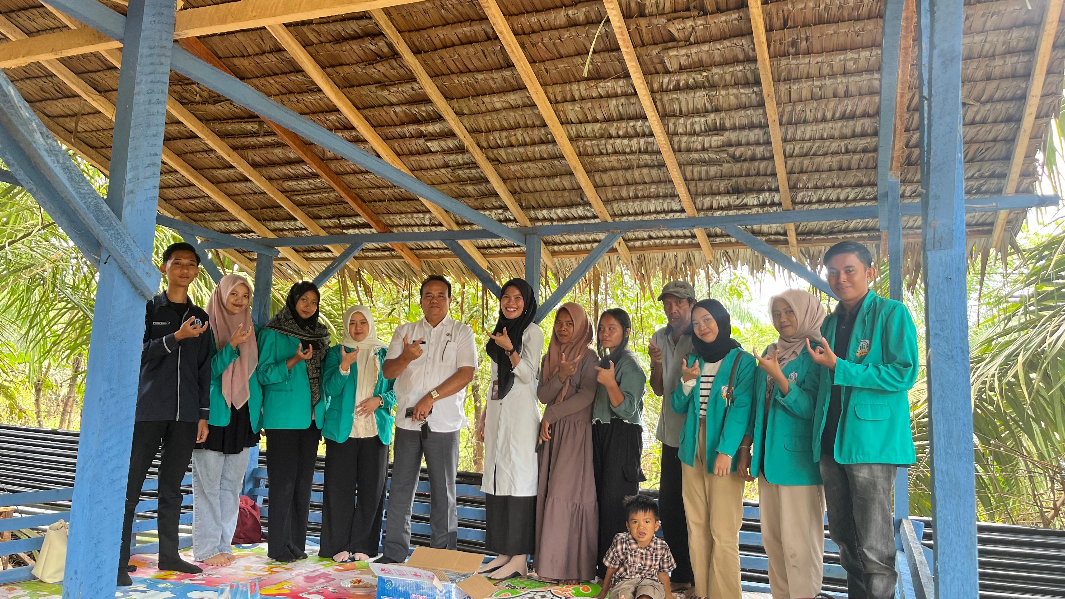 Camat Pelepat Berkunjung ke Pondok Sekolah Perempuan Rimba di Kampung Pasir Putih Sebelum Dilaksanakan Peresmian