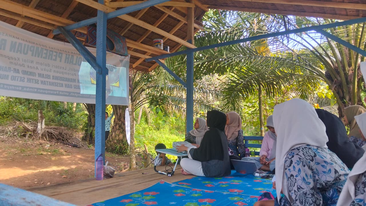 Sekolah Perempuan Rimba Gelar Ujian Tengah Semester untuk Para Kader Perempuan Suku Anak Dalam